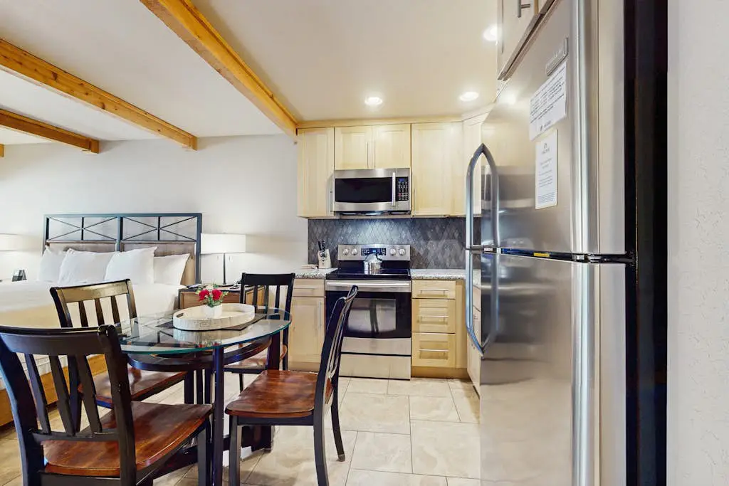 Lakeland Village 128