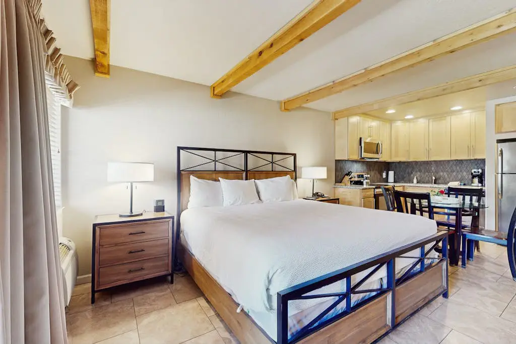 Lakeland Village 128