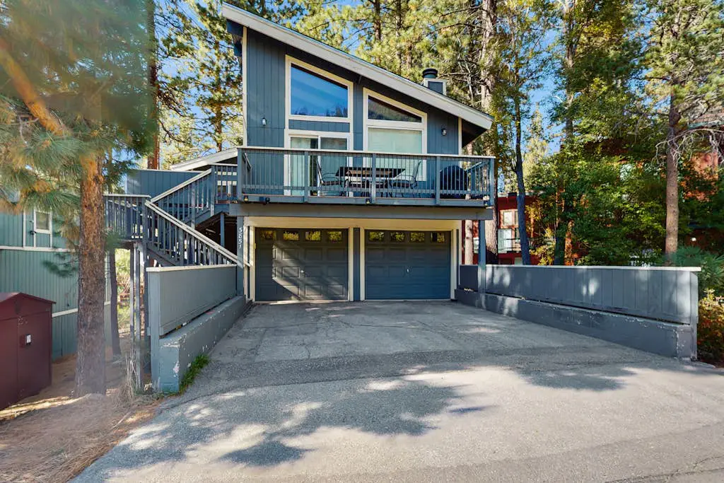 Ski-in-ski-out mountain view home with hot tub - hiking & activities nearby