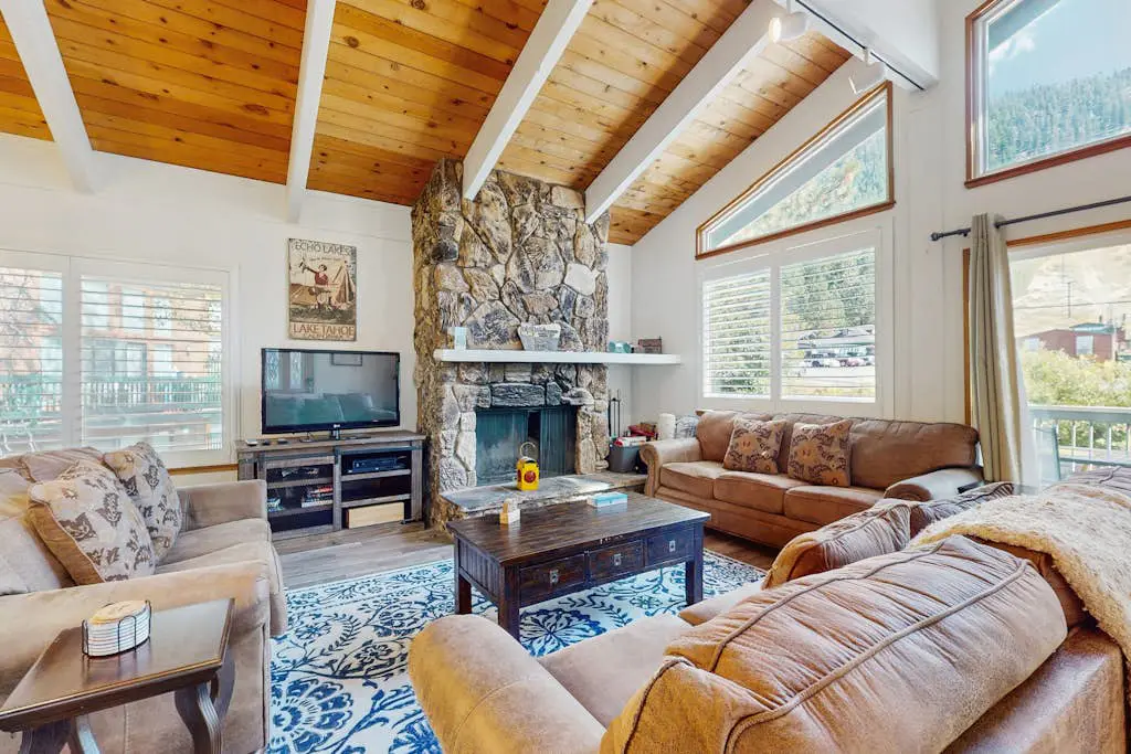 Ski-in-ski-out mountain view home with hot tub - hiking & activities nearby