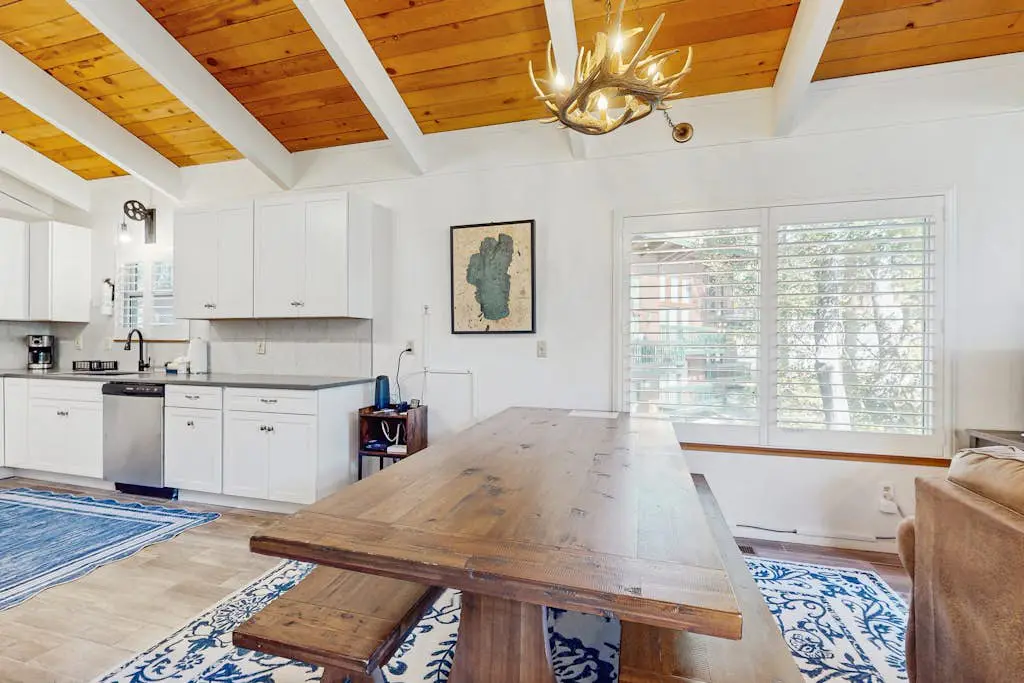 Ski-in-ski-out mountain view home with hot tub - hiking & activities nearby
