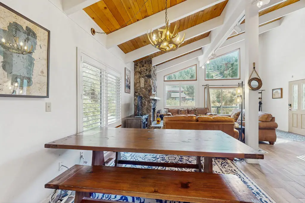 Ski-in-ski-out mountain view home with hot tub - hiking & activities nearby