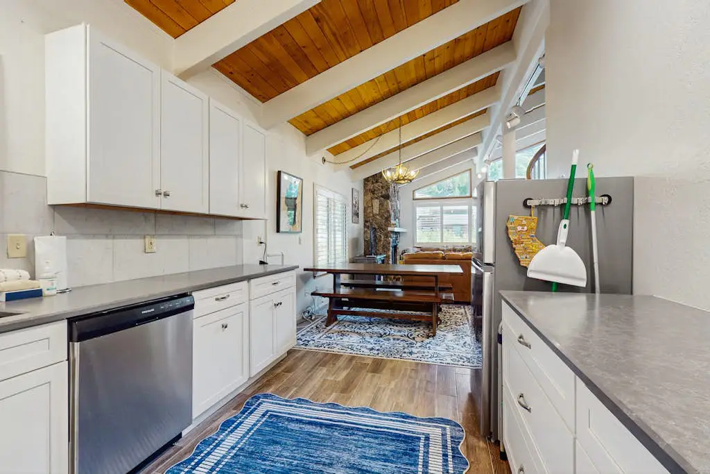 Ski-in-ski-out mountain view home with hot tub - hiking & activities nearby