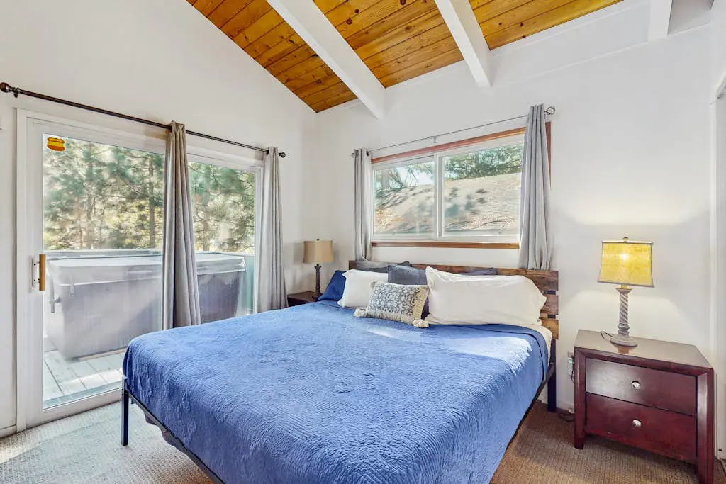 Ski-in-ski-out mountain view home with hot tub - hiking & activities nearby