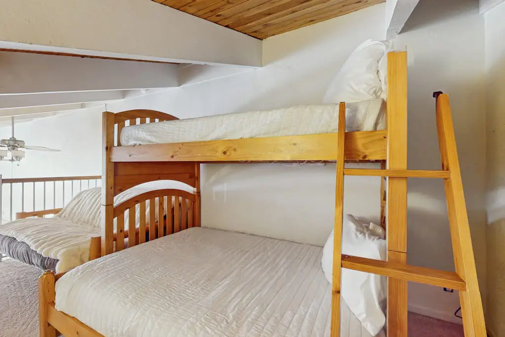 Ski-in-ski-out mountain view home with hot tub - hiking & activities nearby