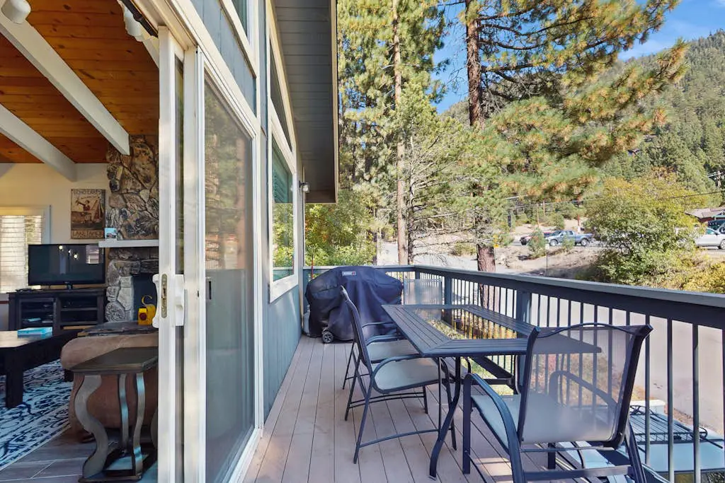 Ski-in-ski-out mountain view home with hot tub - hiking & activities nearby