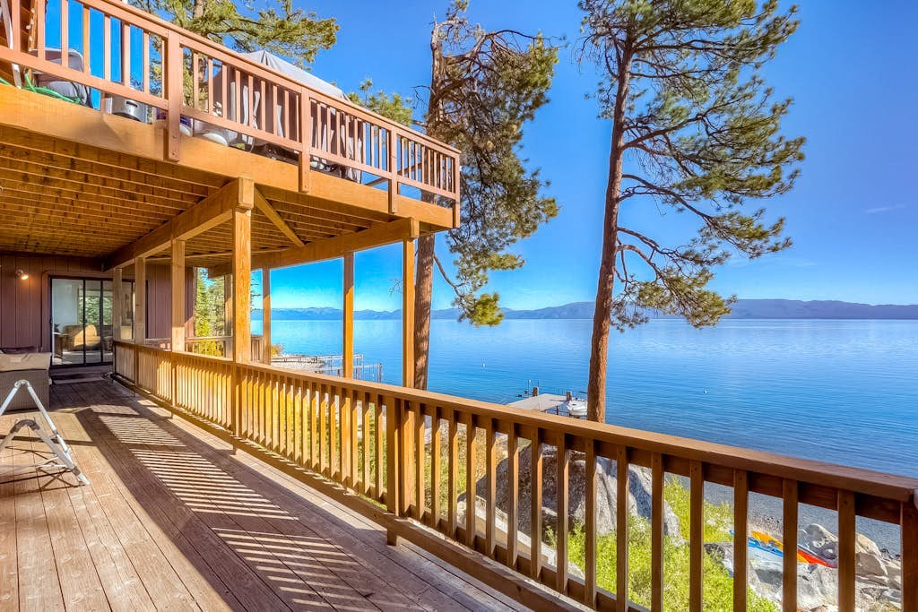 Lakefront gem with private beach - perfect for ski lease & summer break