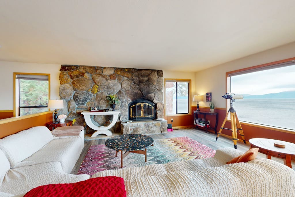Lakefront gem with private beach - perfect for ski lease & summer break