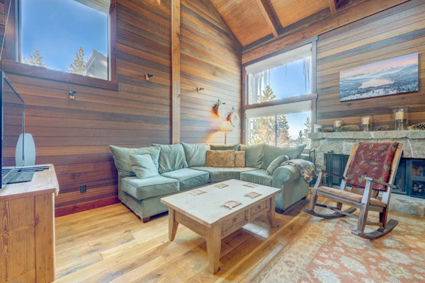 Rustic-chic condo with pool, sauna, hot tub, tennis, fireplace, game room & deck