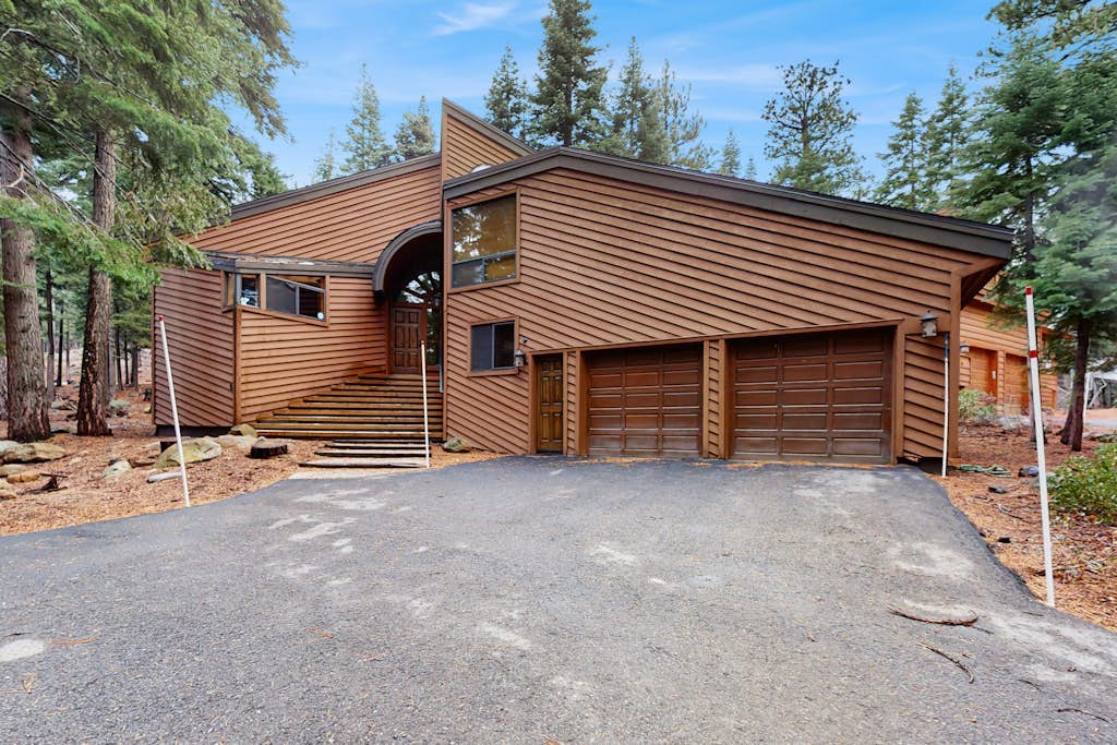 Inviting home in Northstar Ski Resort with private hot tub & sauna, pool access