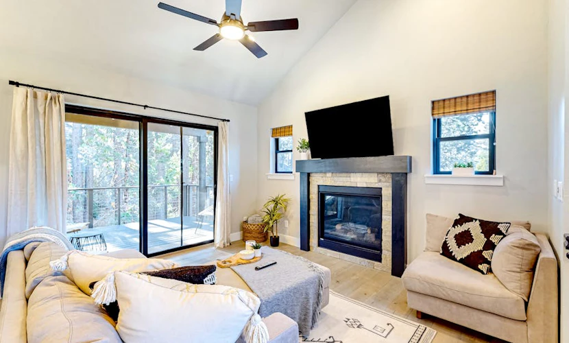 Stylish retreat near skiing & golf with fireplace, balcony, & views, sleeps 6