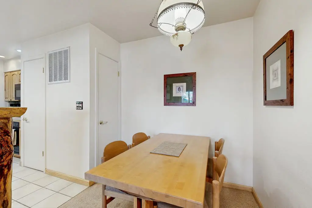 Lofted gem close to the lake with pool, hot tub, beach access & WiFi