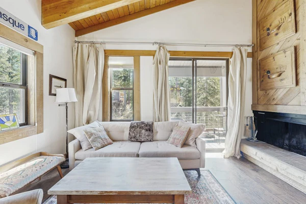 Cozy mountain condo with shared pool & hot tub access, balcony, and skiing nearby