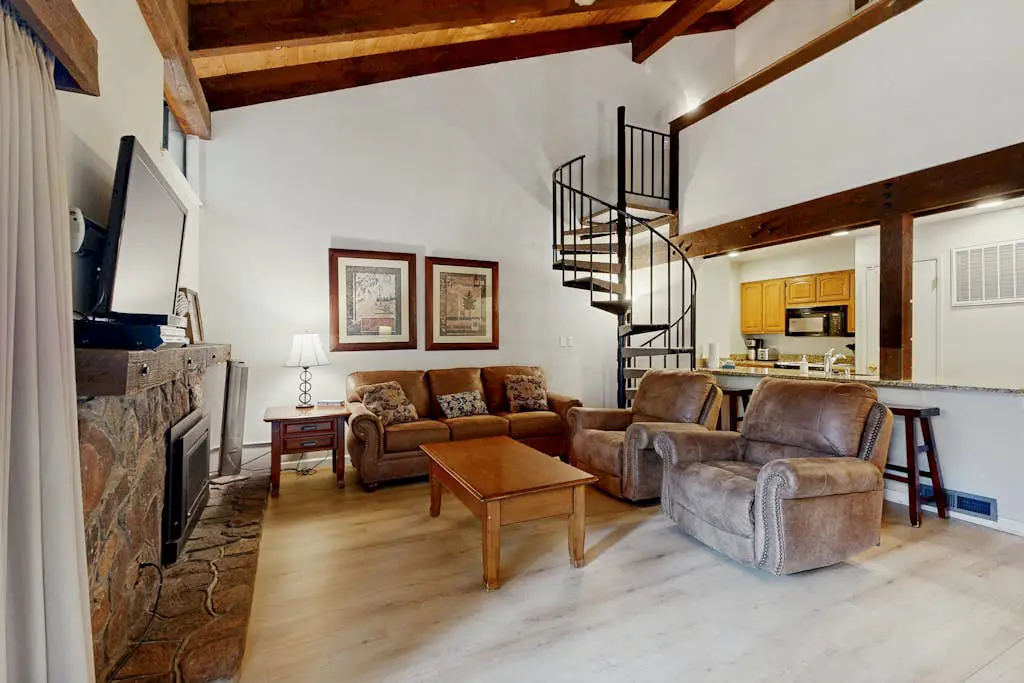 Three-Story Condo & Loft w Free WiFi, Gas Fireplace, Shared Pool, Hot Tub, & WD