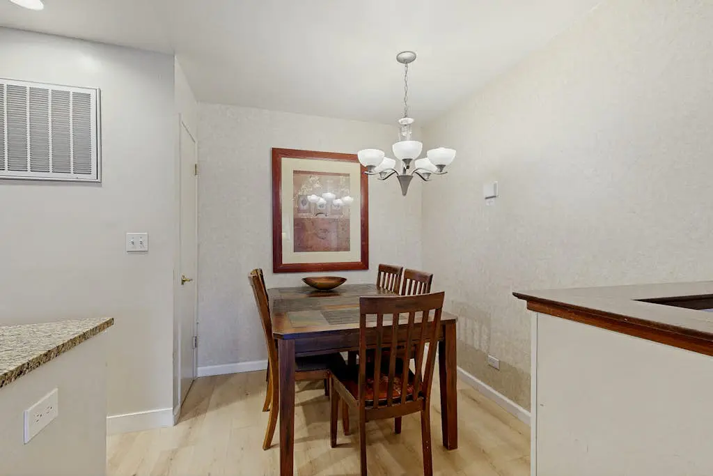 Three-Story Condo & Loft w Free WiFi, Gas Fireplace, Shared Pool, Hot Tub, & WD