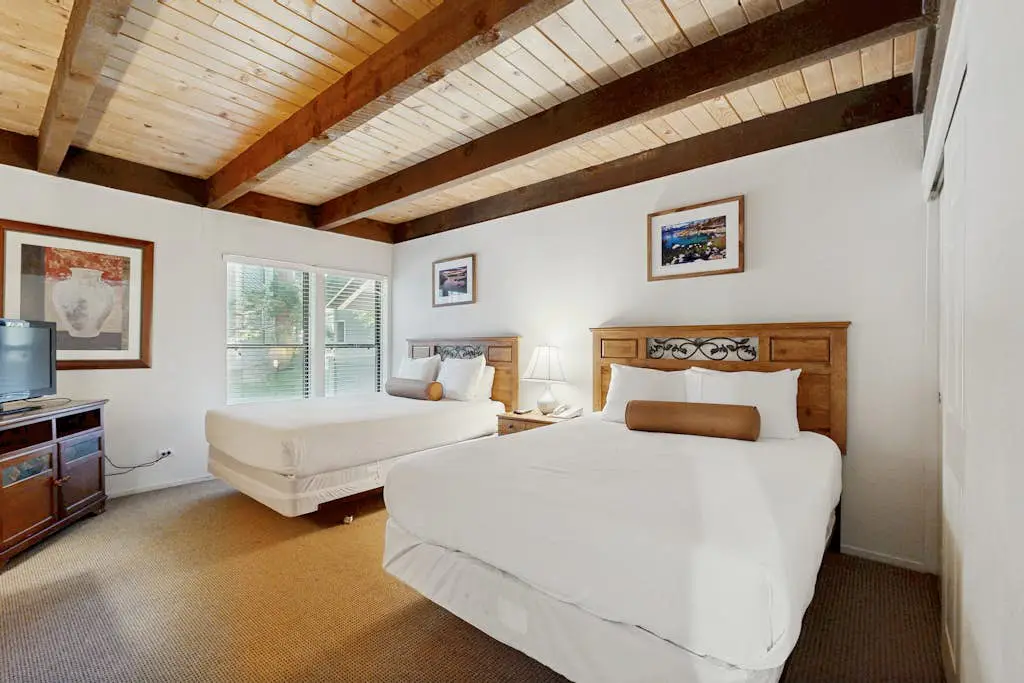 Three-Story Condo & Loft w Free WiFi, Gas Fireplace, Shared Pool, Hot Tub, & WD