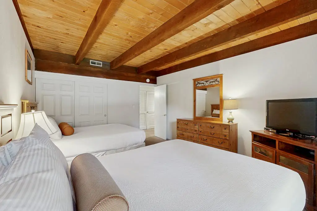 Three-Story Condo & Loft w Free WiFi, Gas Fireplace, Shared Pool, Hot Tub, & WD