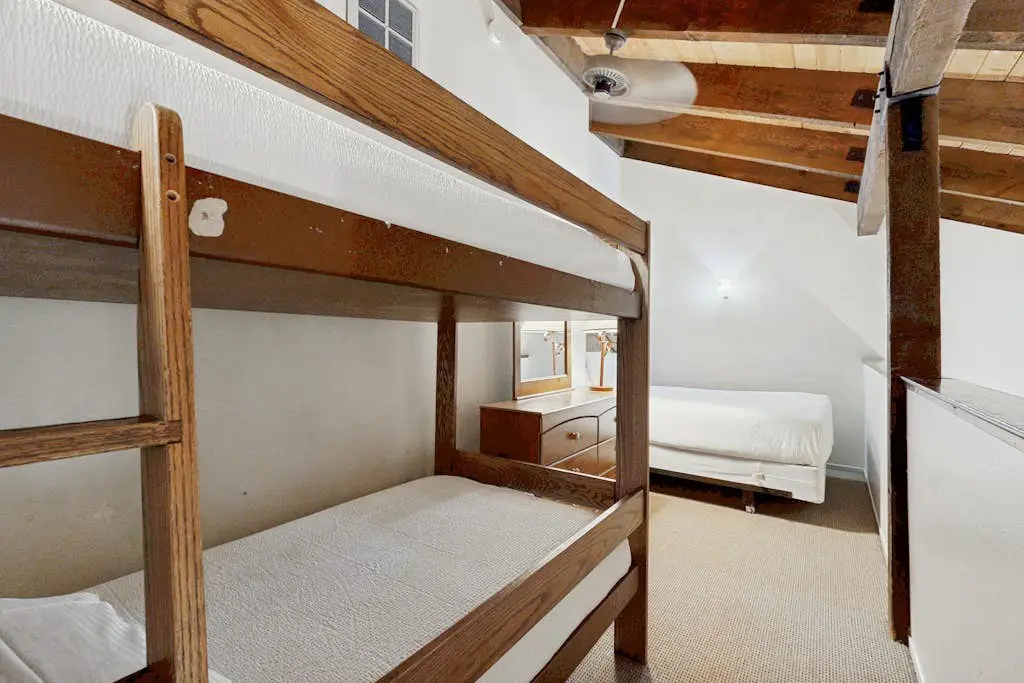Three-Story Condo & Loft w Free WiFi, Gas Fireplace, Shared Pool, Hot Tub, & WD