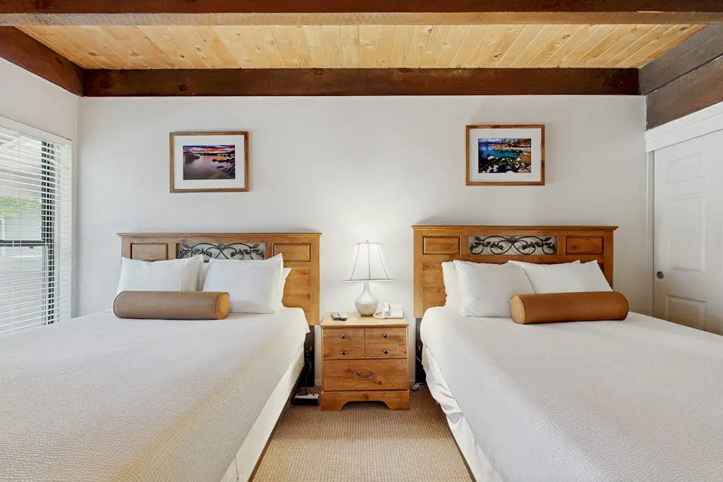 Three-Story Condo & Loft w Free WiFi, Gas Fireplace, Shared Pool, Hot Tub, & WD