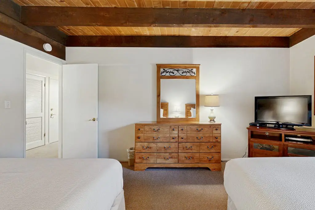 Three-Story Condo & Loft w Free WiFi, Gas Fireplace, Shared Pool, Hot Tub, & WD