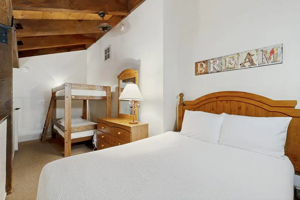 Three-Story Condo & Loft w Free WiFi, Gas Fireplace, Shared Pool, Hot Tub, & WD