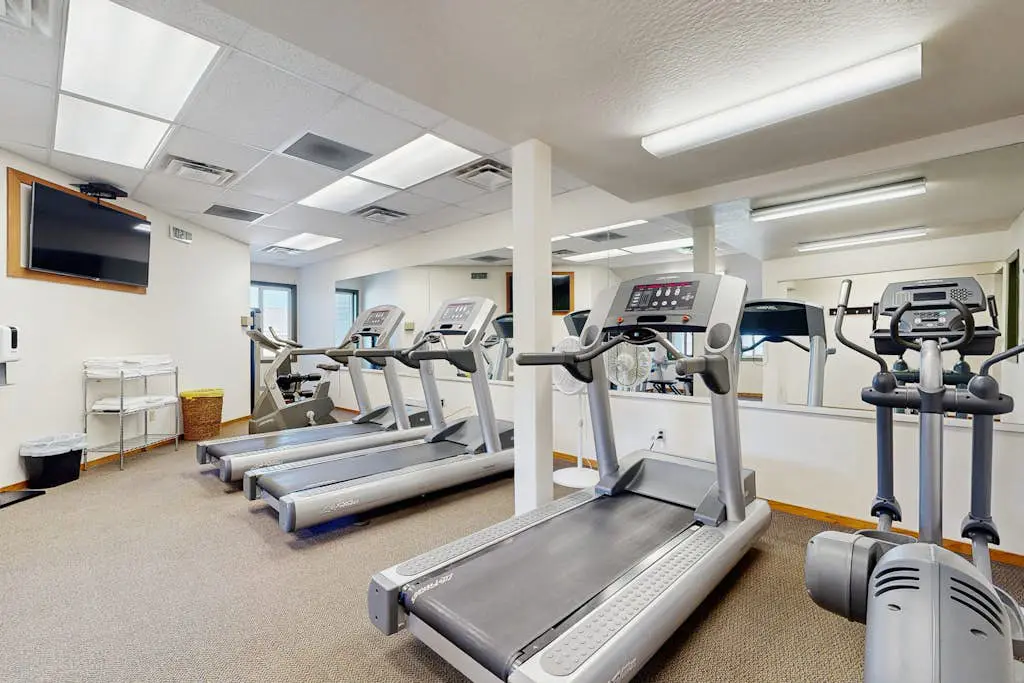 Three-Story Condo & Loft w Free WiFi, Gas Fireplace, Shared Pool, Hot Tub, & WD