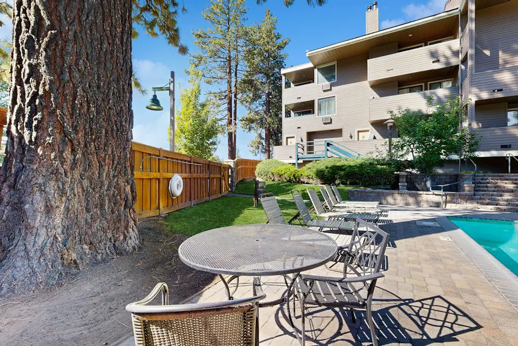 Three-Story Condo & Loft w Free WiFi, Gas Fireplace, Shared Pool, Hot Tub, & WD
