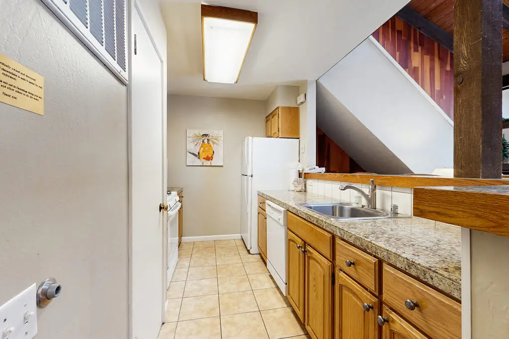 Lakefront Oasis Near the Slopes w Shared Pool & Hot Tub, Beach Access & WiFi