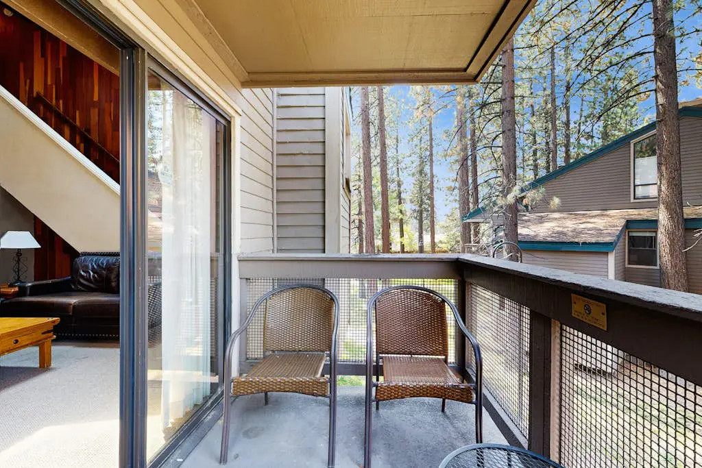 Lakefront Oasis Near the Slopes w Shared Pool & Hot Tub, Beach Access & WiFi