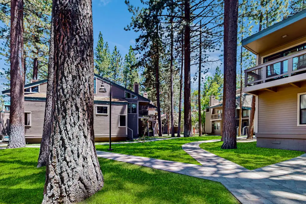 Lakefront Oasis Near the Slopes w Shared Pool & Hot Tub, Beach Access & WiFi