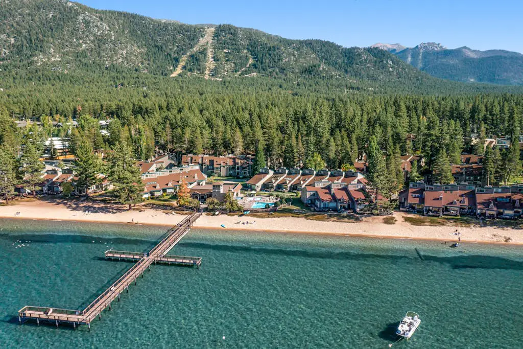 Charming Condo with WiFi, Gas Fireplace & Shared Pools, Hot Tub, & Nearby Beach