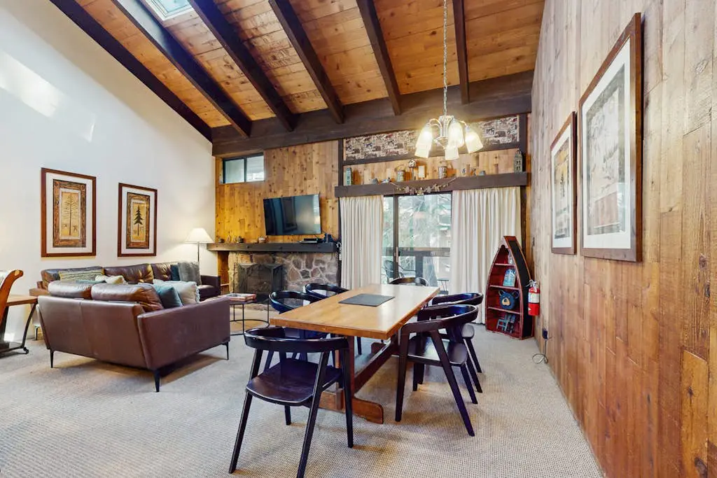 Charming Condo with WiFi, Gas Fireplace & Shared Pools, Hot Tub, & Nearby Beach