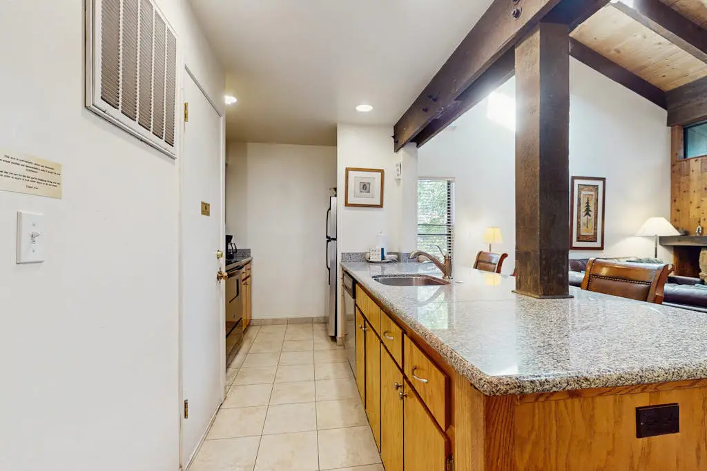 Charming Condo with WiFi, Gas Fireplace & Shared Pools, Hot Tub, & Nearby Beach