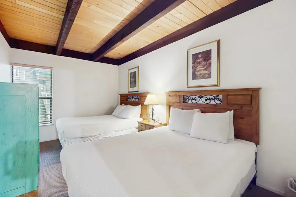 Charming Condo with WiFi, Gas Fireplace & Shared Pools, Hot Tub, & Nearby Beach