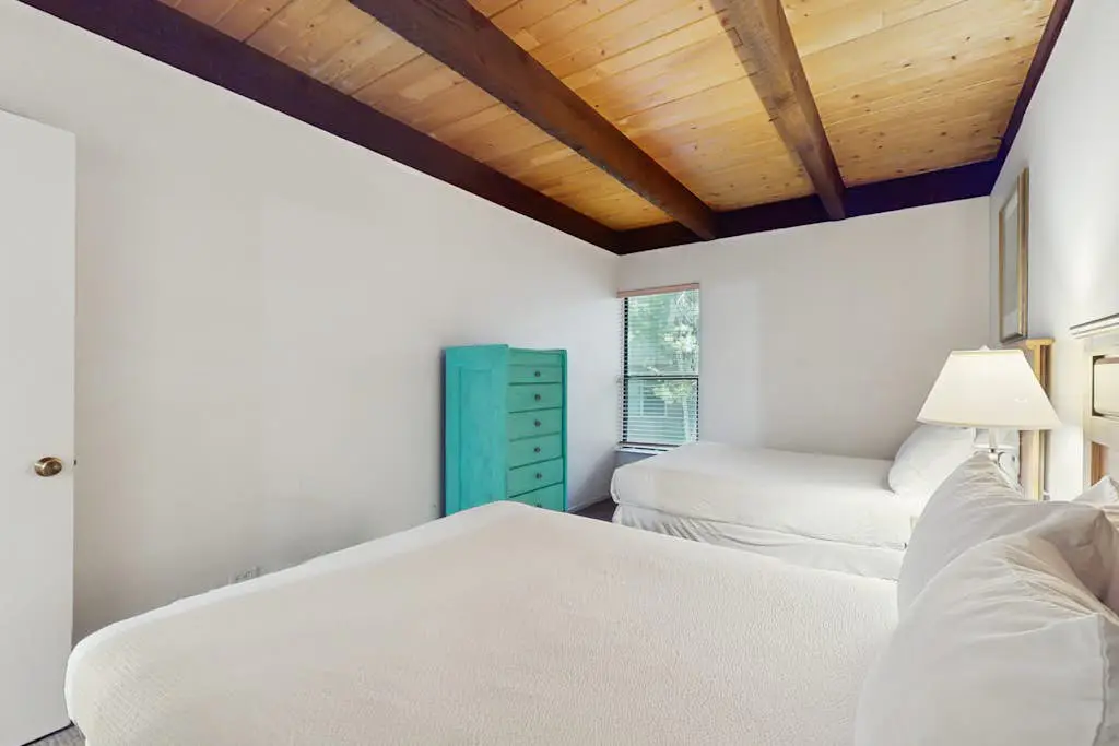 Charming Condo with WiFi, Gas Fireplace & Shared Pools, Hot Tub, & Nearby Beach