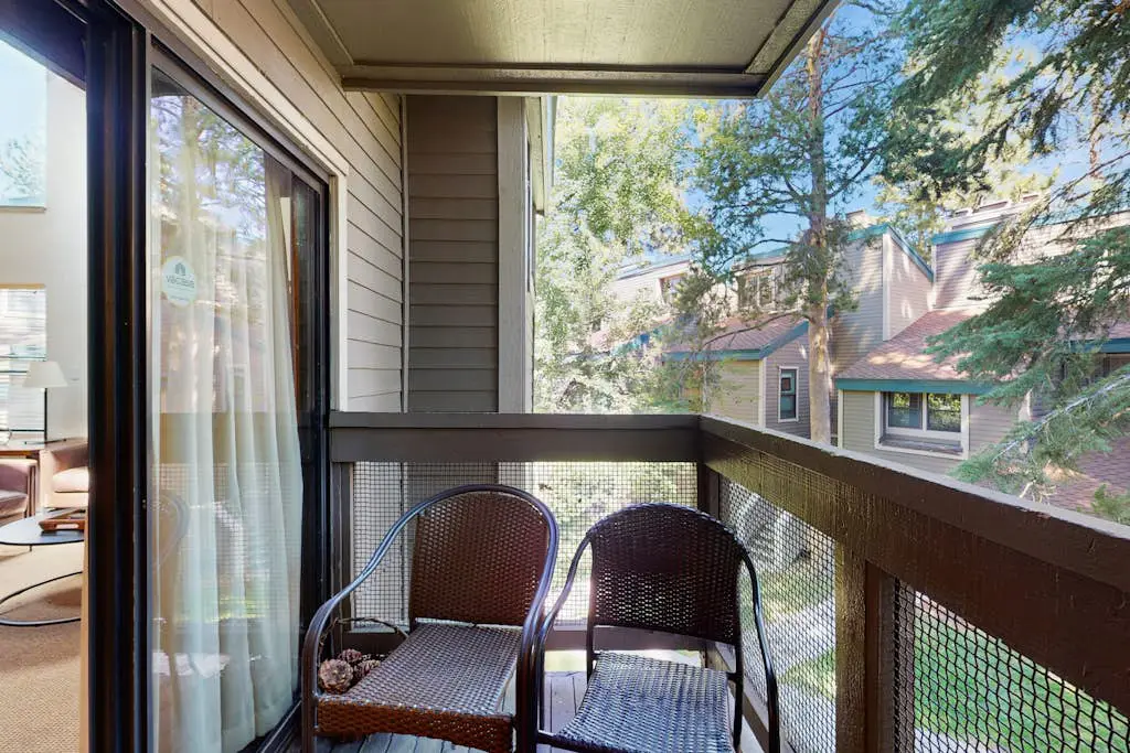 Charming Condo with WiFi, Gas Fireplace & Shared Pools, Hot Tub, & Nearby Beach