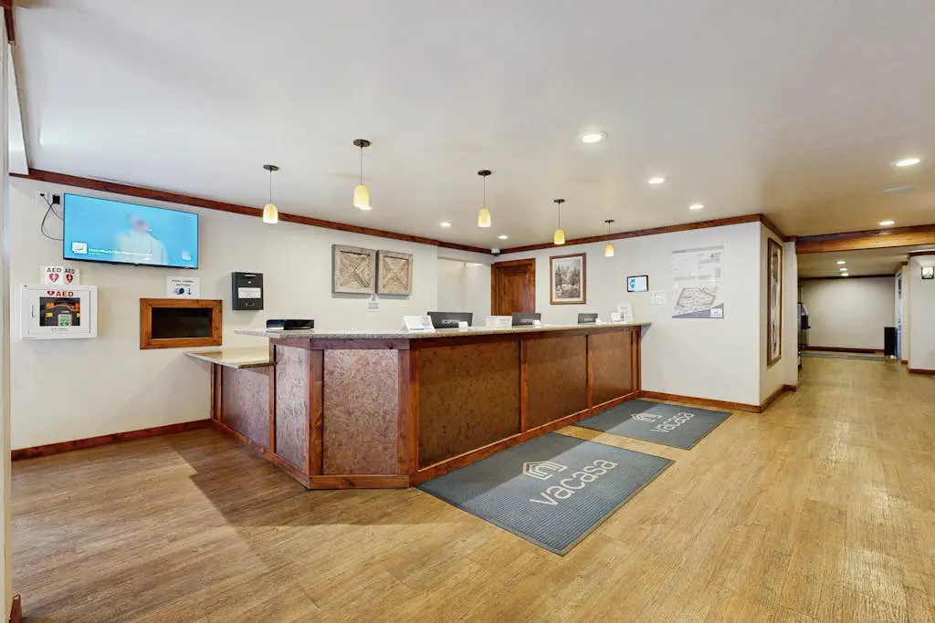 Charming Condo with WiFi, Gas Fireplace & Shared Pools, Hot Tub, & Nearby Beach