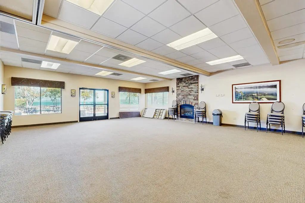 Charming Condo with WiFi, Gas Fireplace & Shared Pools, Hot Tub, & Nearby Beach