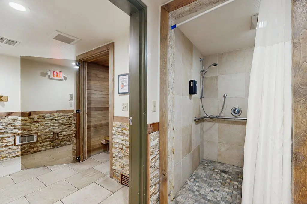 Charming Condo with WiFi, Gas Fireplace & Shared Pools, Hot Tub, & Nearby Beach