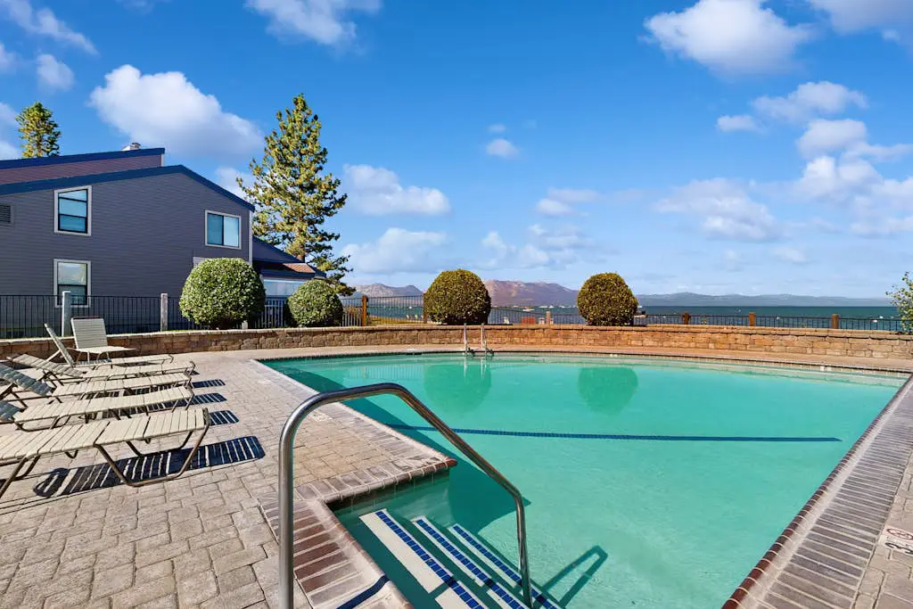 Charming Condo with WiFi, Gas Fireplace & Shared Pools, Hot Tub, & Nearby Beach