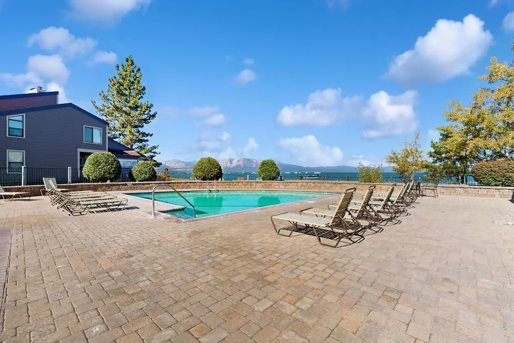 Charming Condo with WiFi, Gas Fireplace & Shared Pools, Hot Tub, & Nearby Beach
