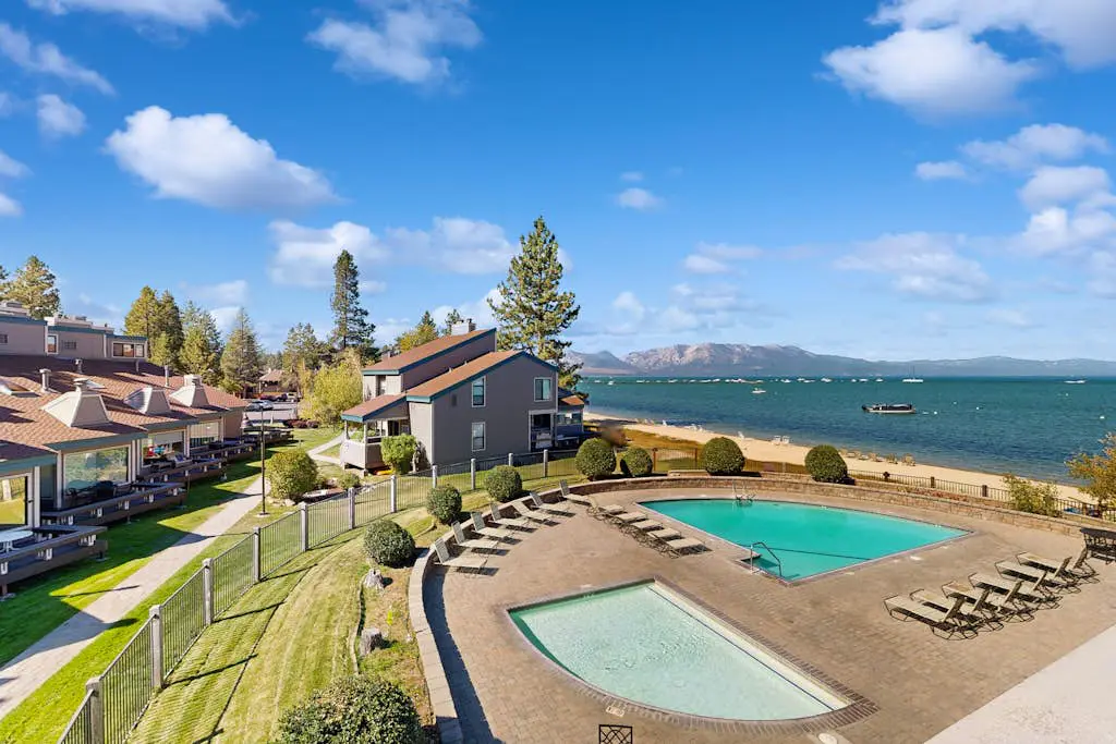 Charming Condo with WiFi, Gas Fireplace & Shared Pools, Hot Tub, & Nearby Beach