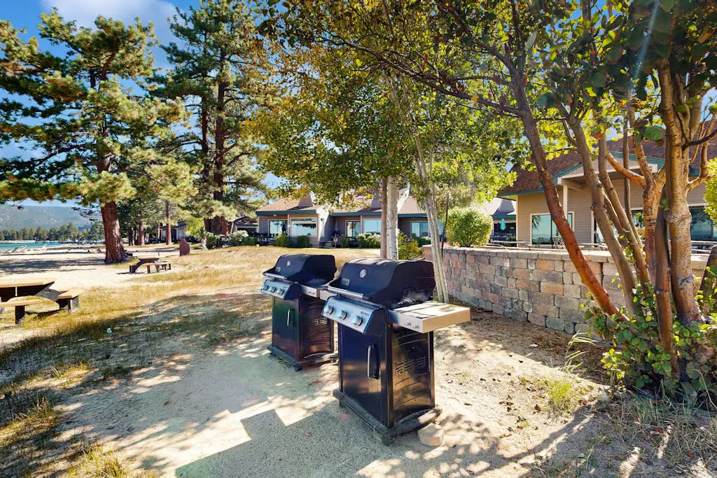 Charming Condo with WiFi, Gas Fireplace & Shared Pools, Hot Tub, & Nearby Beach