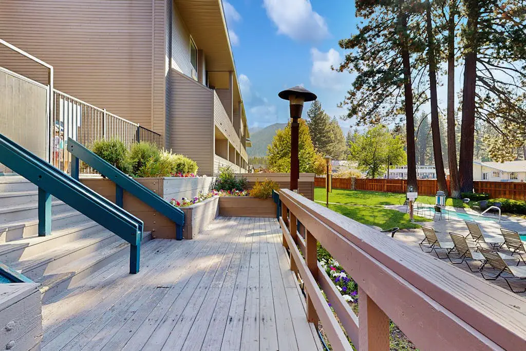 Charming Condo with WiFi, Gas Fireplace & Shared Pools, Hot Tub, & Nearby Beach