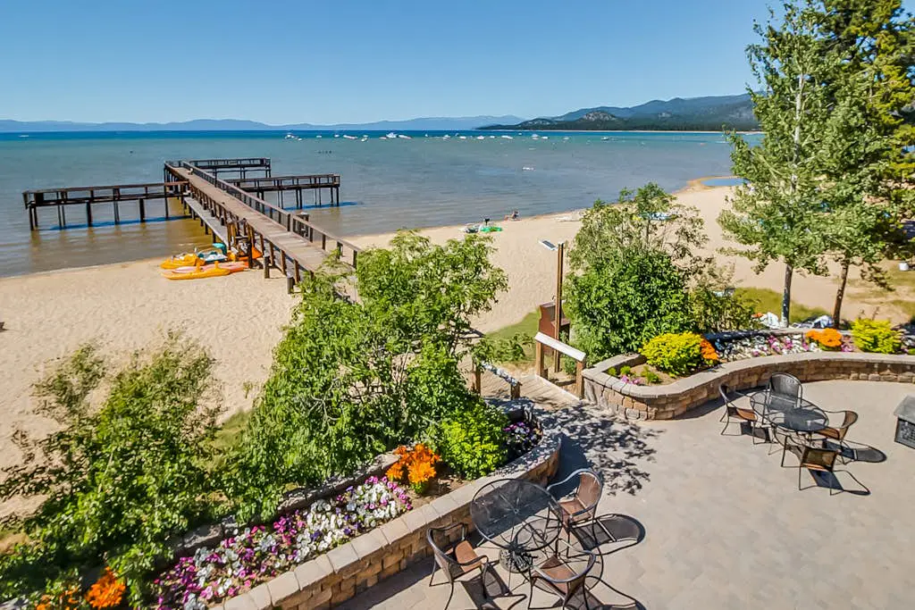 Charming Condo with WiFi, Gas Fireplace & Shared Pools, Hot Tub, & Nearby Beach