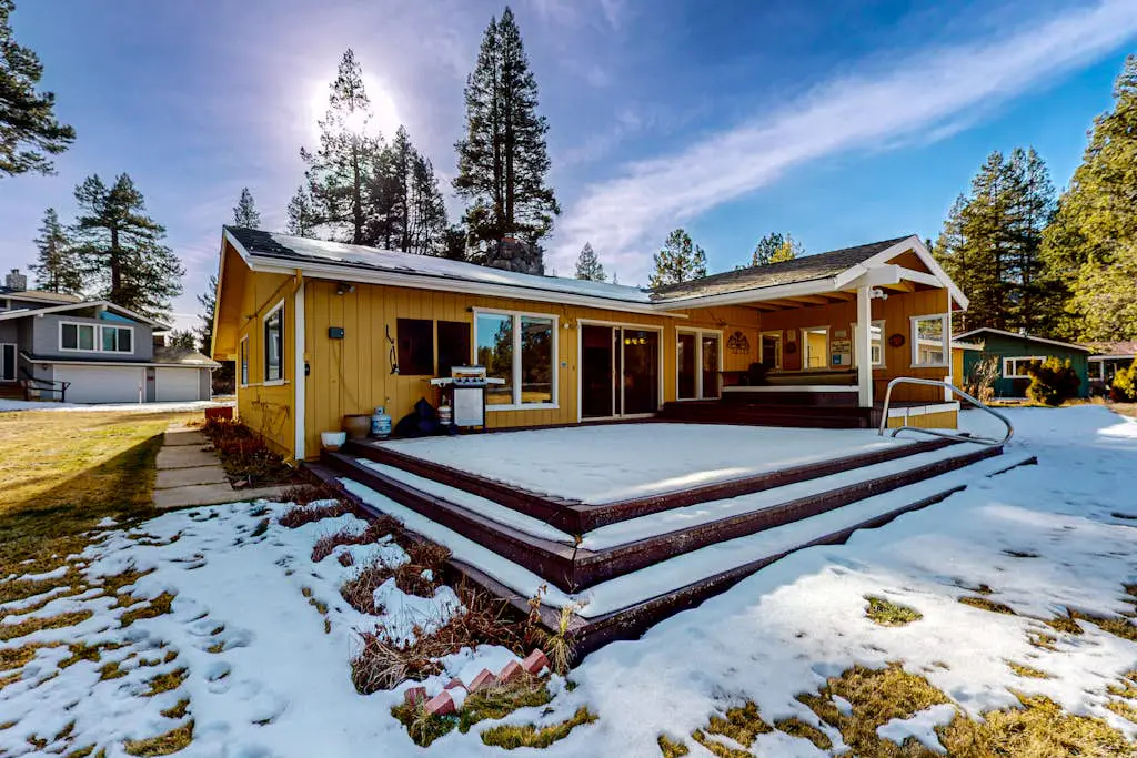 Cozy Retreat - On Golf Course, Near Skiing, Hot Tub