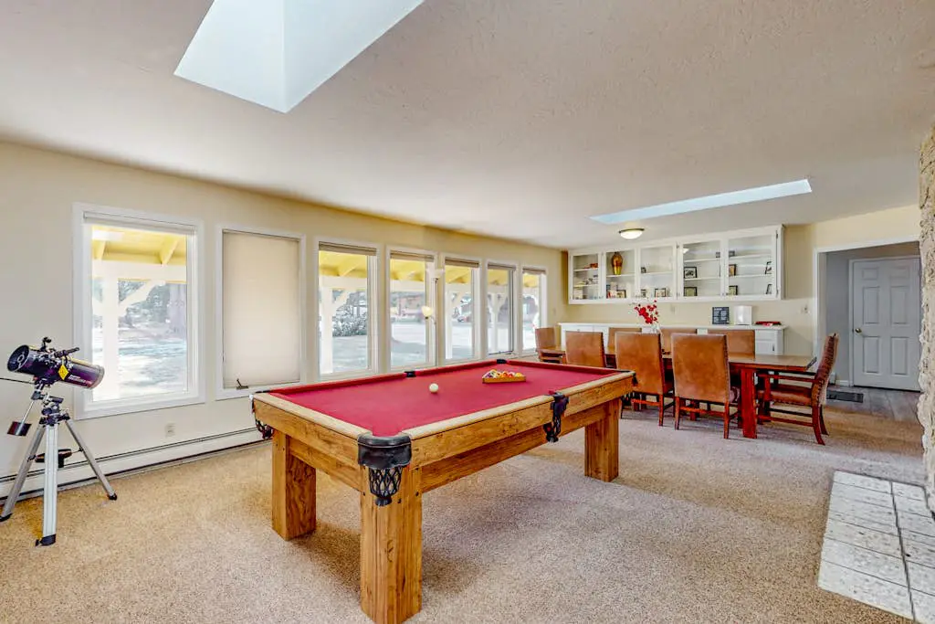 Cozy Retreat - On Golf Course, Near Skiing, Hot Tub