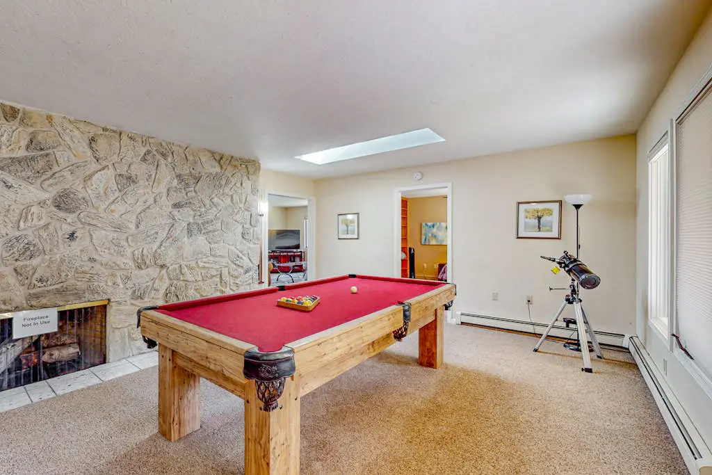 Cozy Retreat - On Golf Course, Near Skiing, Hot Tub