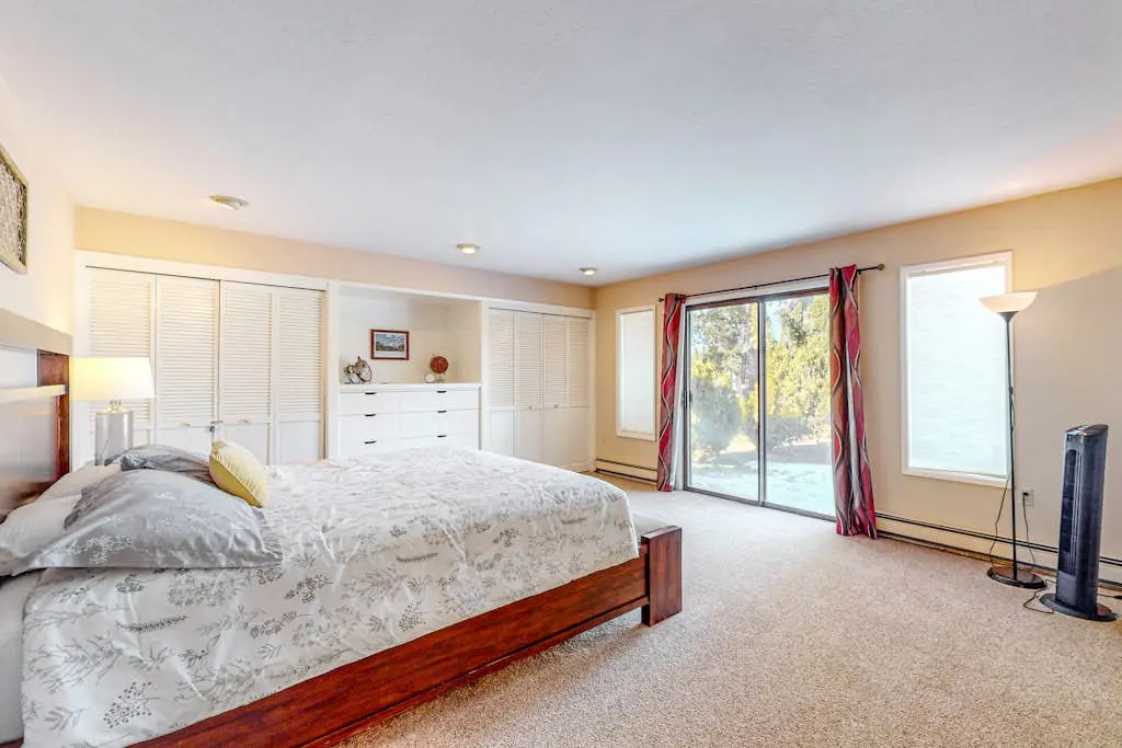 Cozy Retreat - On Golf Course, Near Skiing, Hot Tub