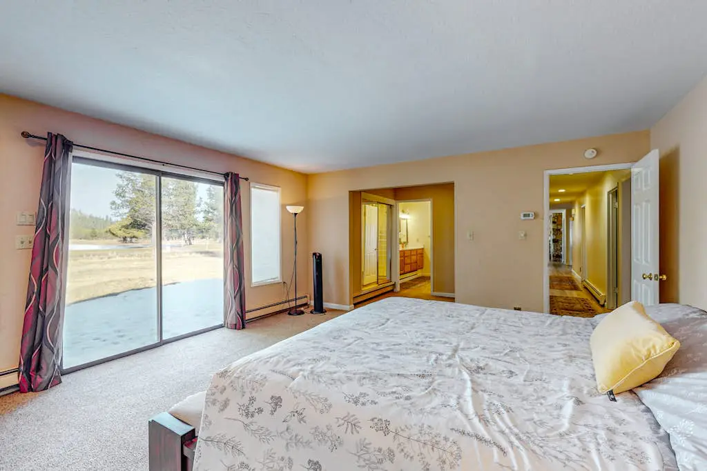 Cozy Retreat - On Golf Course, Near Skiing, Hot Tub